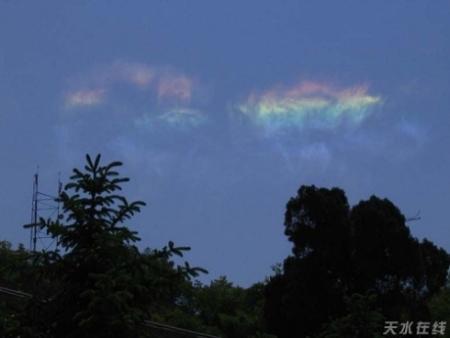 Ph�nom�nes lumineux a�riens avant le s�isme du Sichuan le 12 mai 2008 !