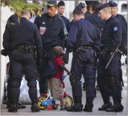 Mon petit tu es cern�, descend de ton tricycle et pr�sente nous tes papiers !