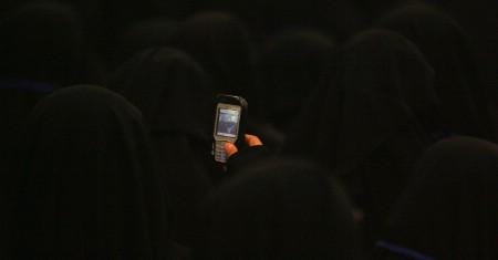 Op�r� � la lueur de t�l�phones portables 