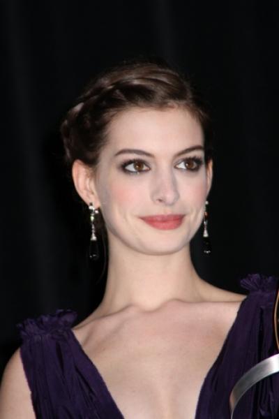 Anne Hathaway aurait balanc� son ex au FBI !