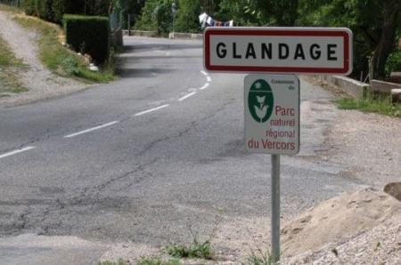 Ne cherchez pas de travailleurs acharn�s ici, y en a pas !
