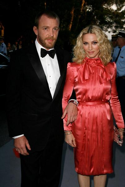 Guy �tait oblig� par contrat de coucher avec Madonna !