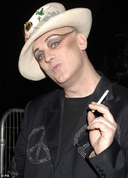 Boy George accus� d'avoir battu et encha�n� un escort boy !
